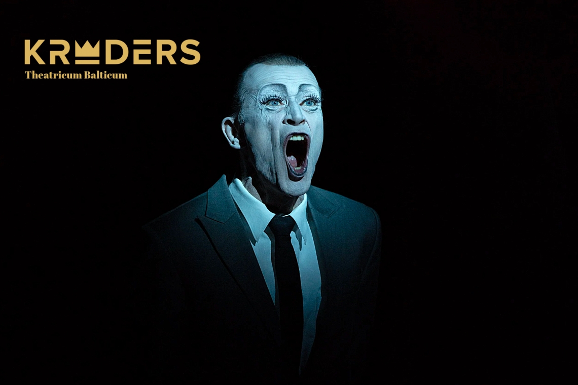 Skats no Roberta Vilsona izrādes “7 vientulības”. Dzejnieks – Daiņus Svobona // Foto – Lucie Jansch