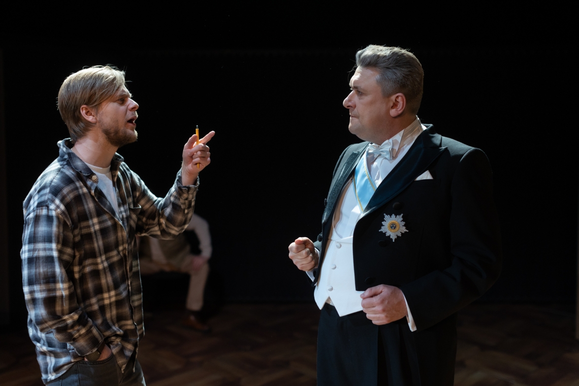 Skats no Dailes teātra izrādes "Kur pazuda valsts" // Foto – Jānis Deinats