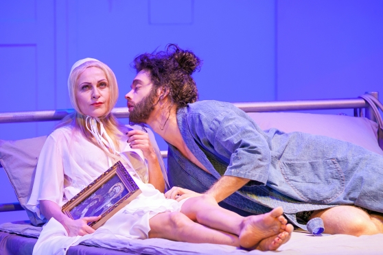 Desmit krāsainas istabas