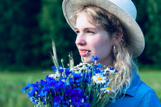 AKTIERIS RUNĀ: Elīna Hanzena