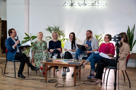 Teātris un profesionālā literatūra