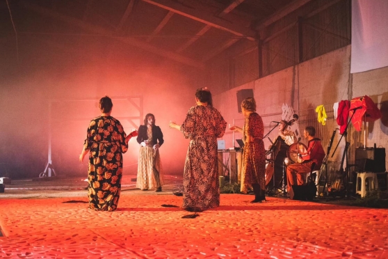 Uzdejo ar saviem Velniem