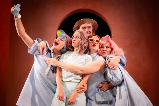 Bez krinolīna un pūdera