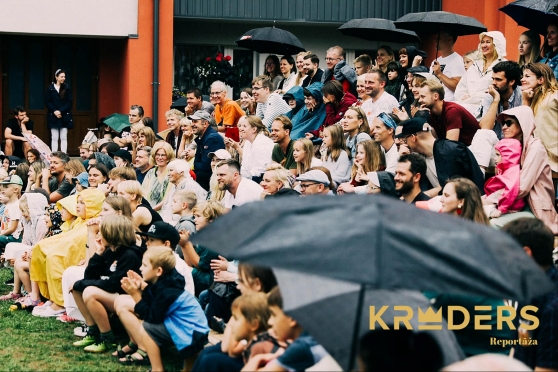 Sajust teātri rokfestivāla atmosfērā