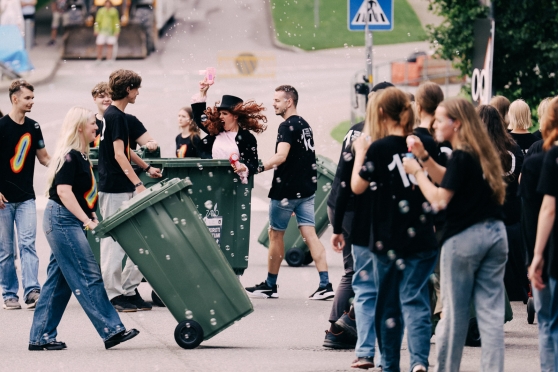 Svinot vasaru un teātri. VVTF 10
