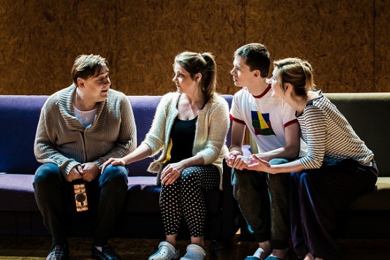 Apjukumā. Teātrī un dzīvē