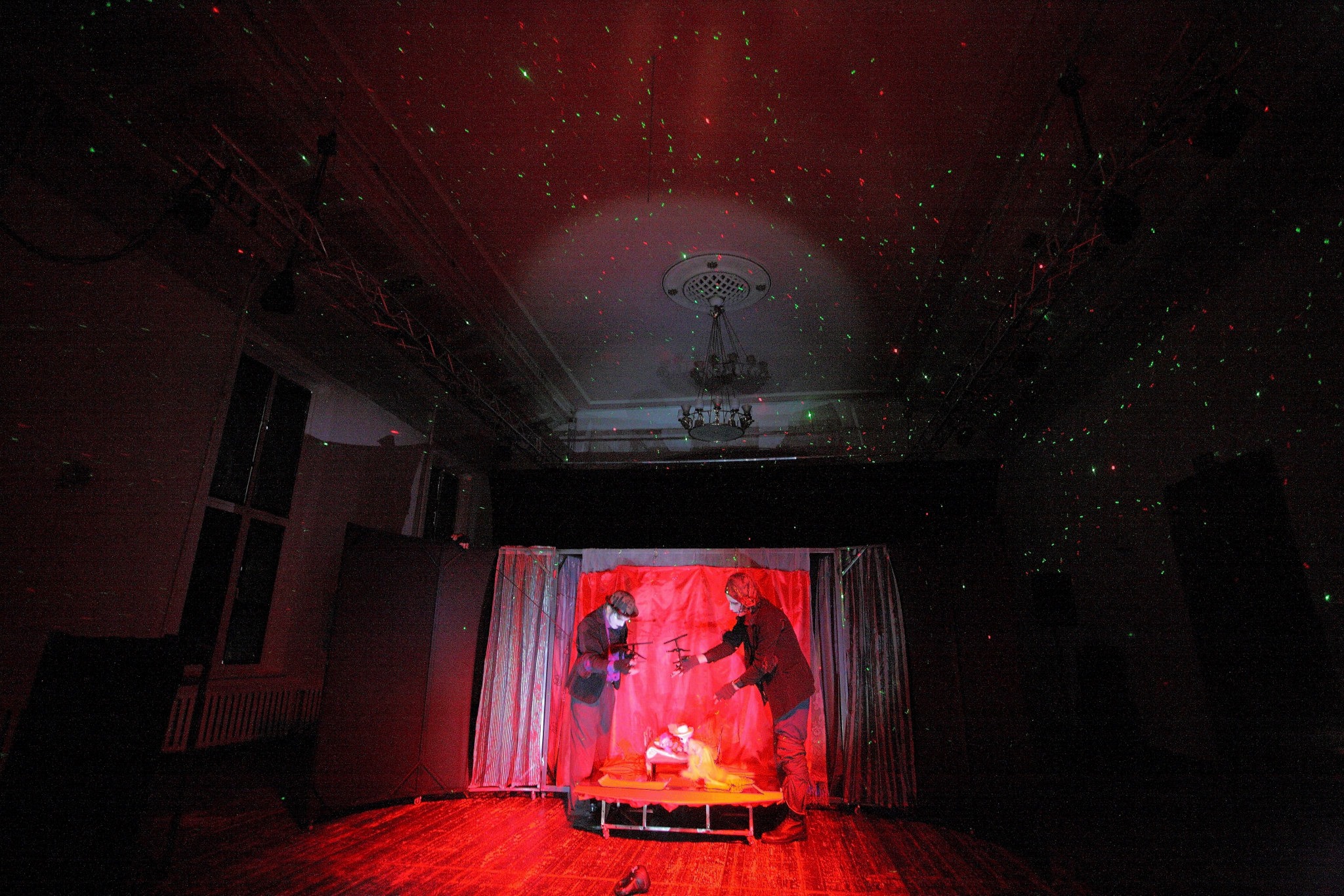 Skats no izrādes "Pasaka par Veco Nāvi" // Foto – Agnese Zeltiņa