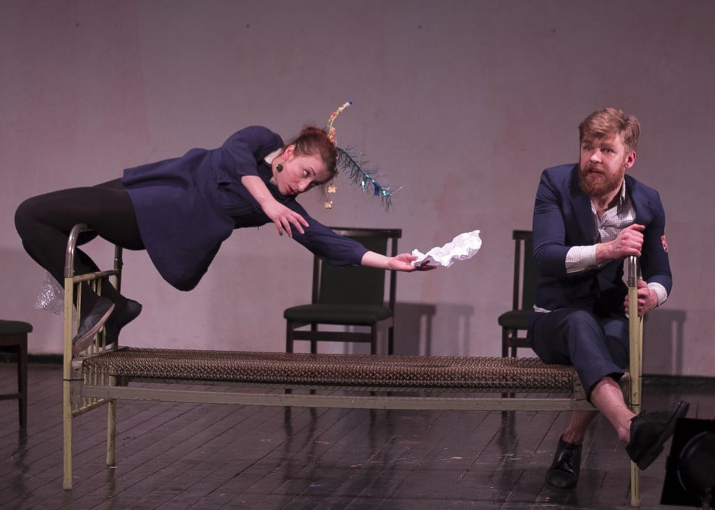 Skats no Ģertrūdes ielas teātra izrādes "Melnā sperma" (2015, rež. V. Nastavševs) // Foto – Elmārs Sedols