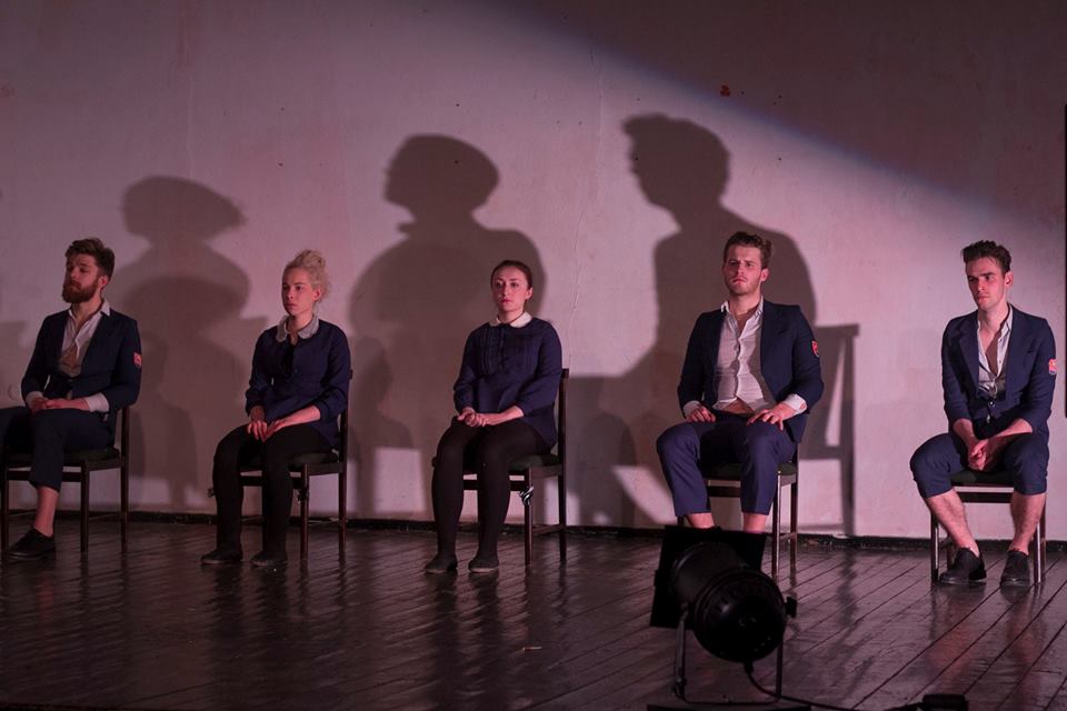 Skats no izrādes "Melnā sperma" // Foto – Elmārs Sedols