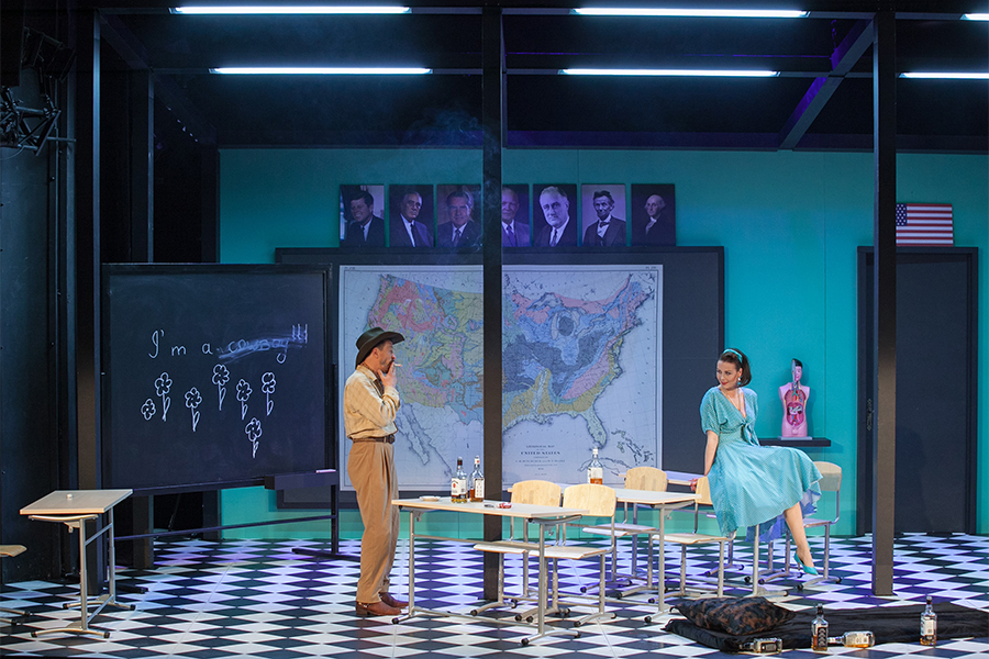 Skats no LT izrādes "Platonovs un viņa sievietes" // Foto – Ziedonis Safronovs