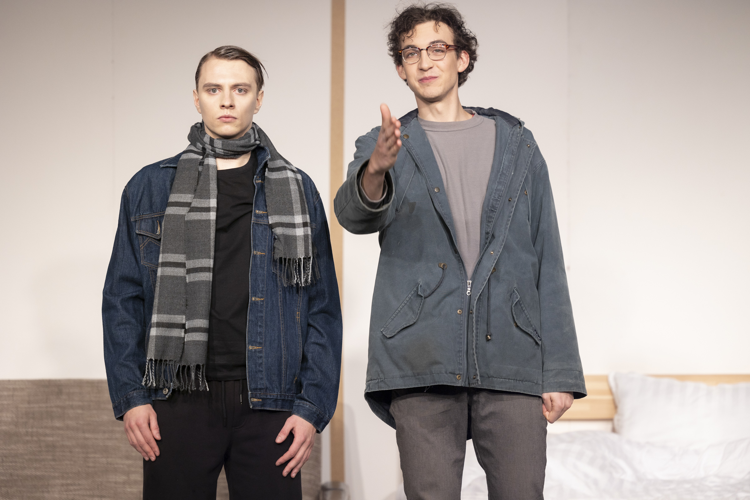 Ritvars Logins un Gerds Lapoška izrādē "Bītlu jaunais albums" (2019, rež. A. Hermanis) // Foto – Jānis Deinats