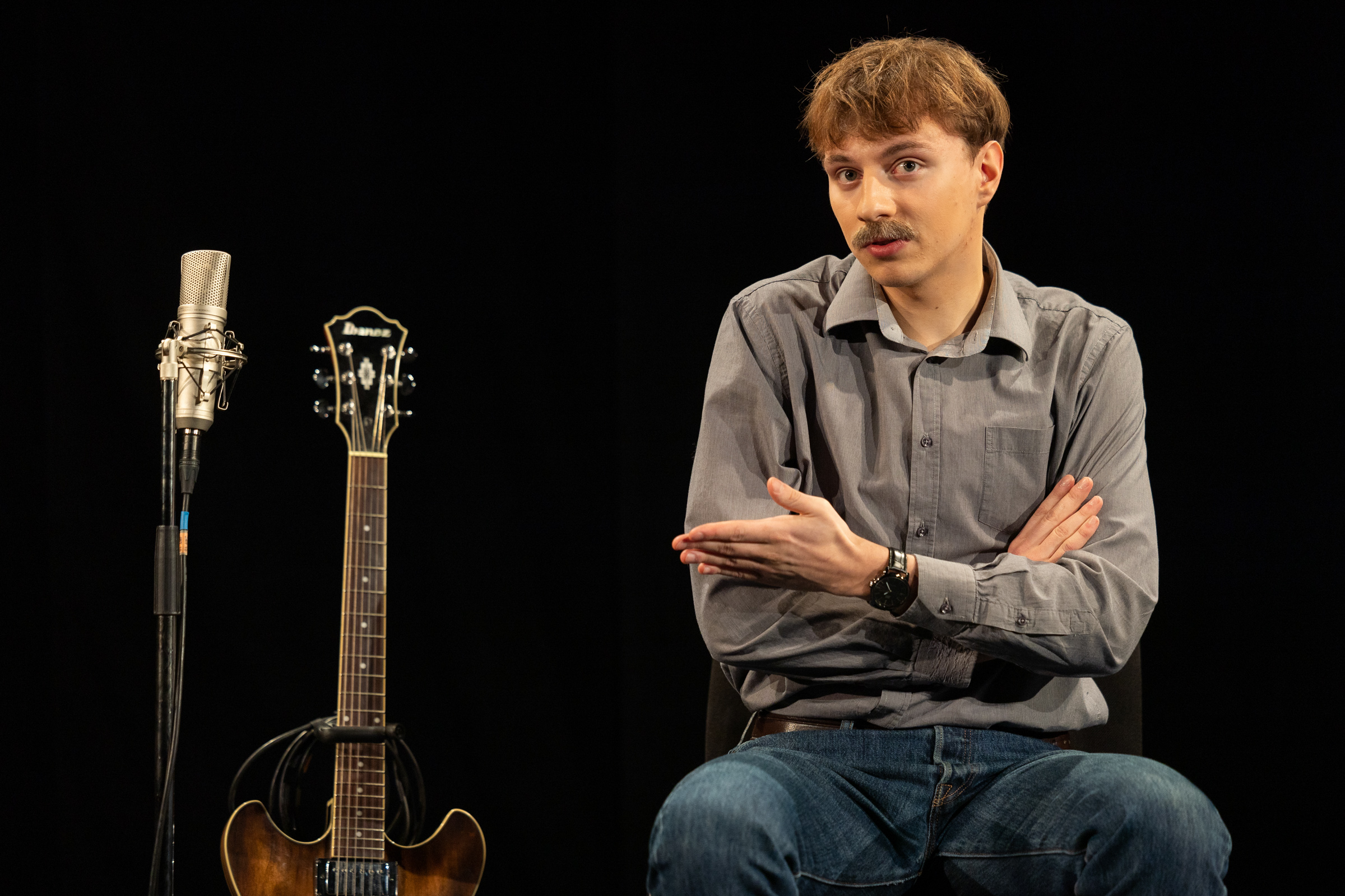 Ritvars Logins izrādē "Jaunie latviešu stāsti" // Foto – Jānis Deinats