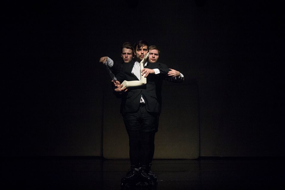 Skats no izrādes "Neiekostais elkonis" (2017) // Foto – Anna Rosalie Uudre