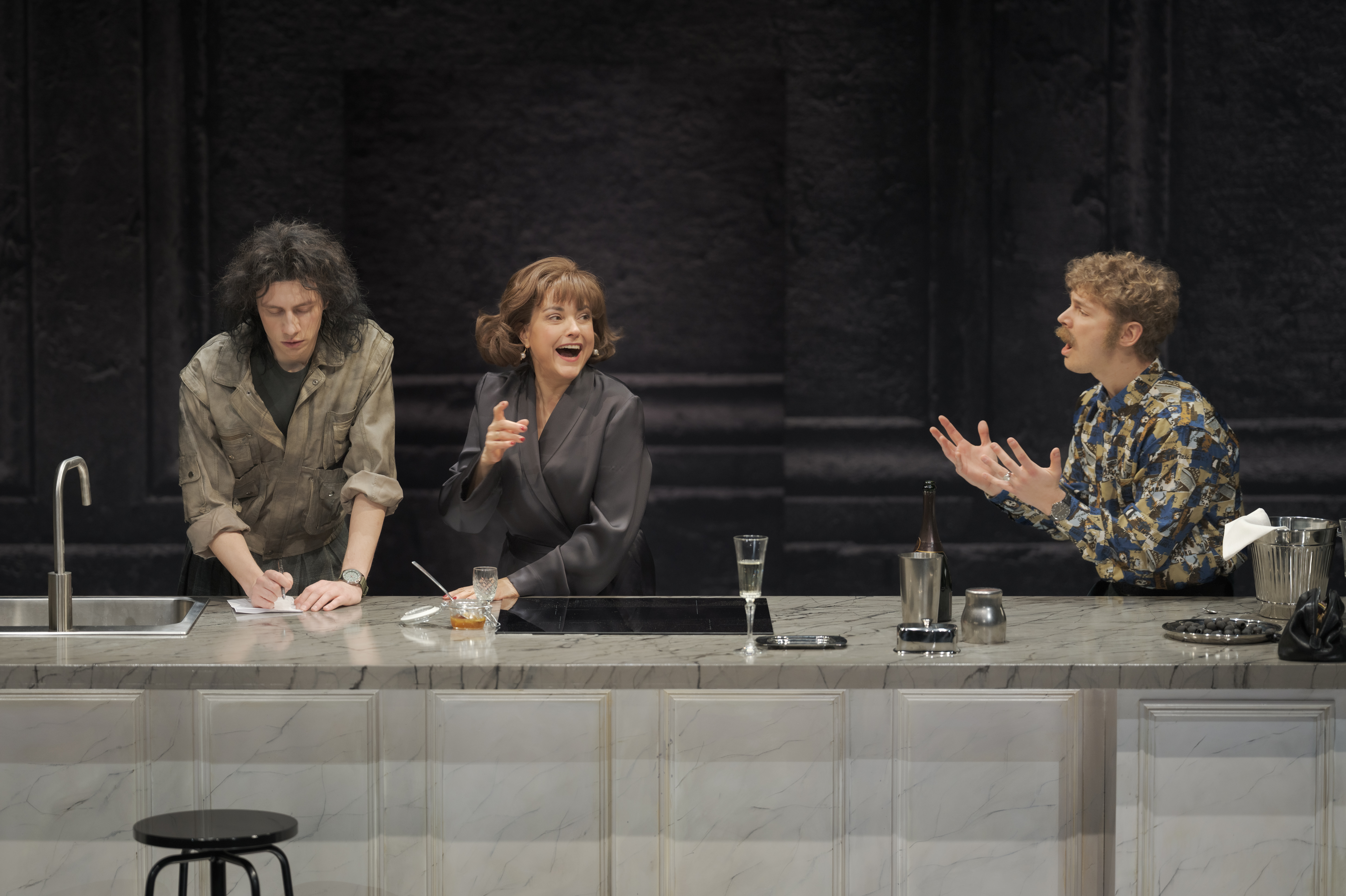 Sebastians – Ritvars Logins, Daniela Emiljēna Izabella Miterāna – Baiba Broka, Žans Kristofs Miterāns – Toms Harjo // Foto – Mārtiņš Vilkārsis