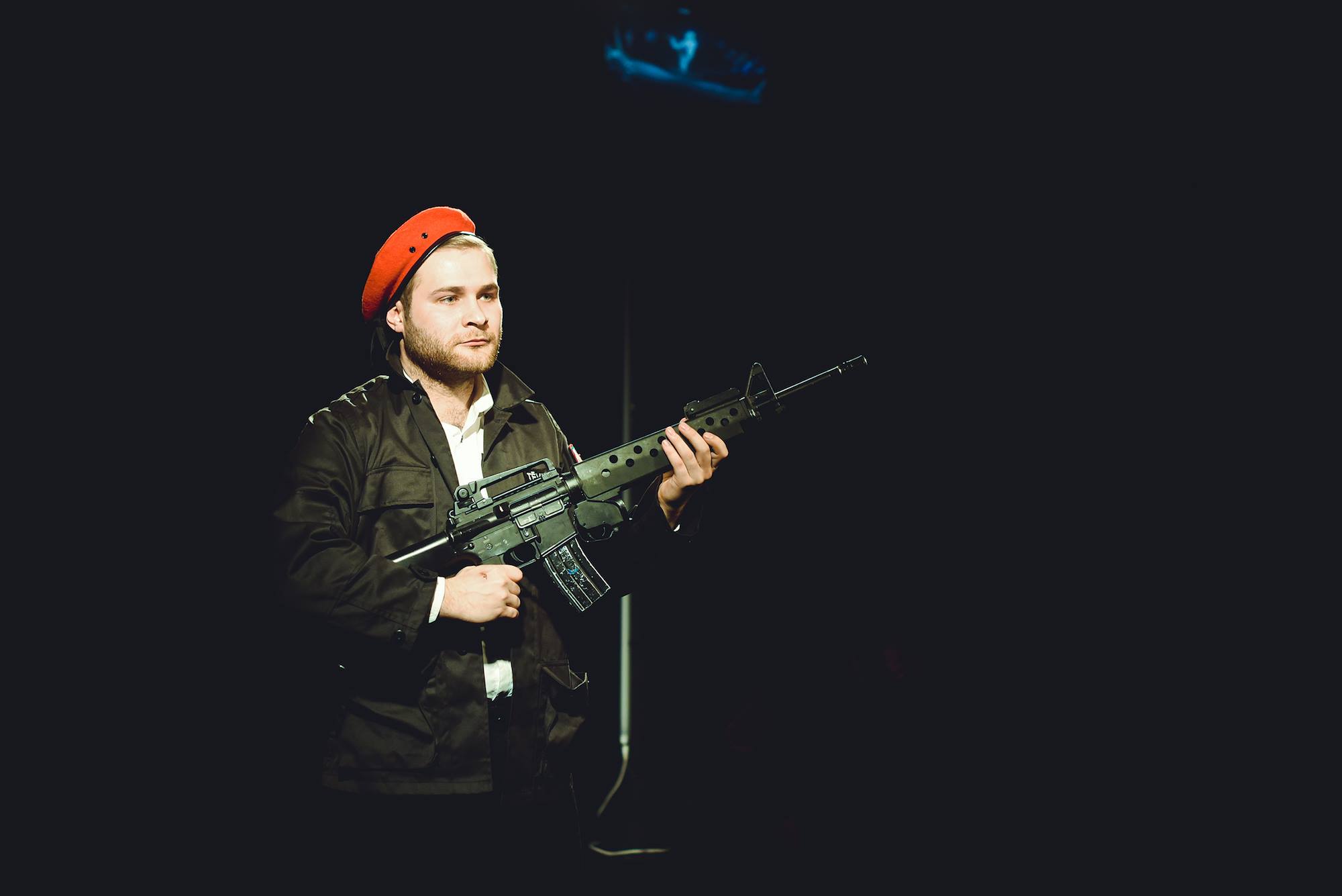 Jānis Kronis izrādē "Būt nacionālistam" // Foto – Aivars Ivbulis