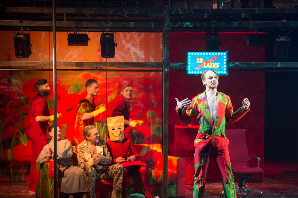 Skats no Liepājas teātra izrādes "1984" (rež. L. Groza-Ķibere) // Foto – Edgars Pohevičs