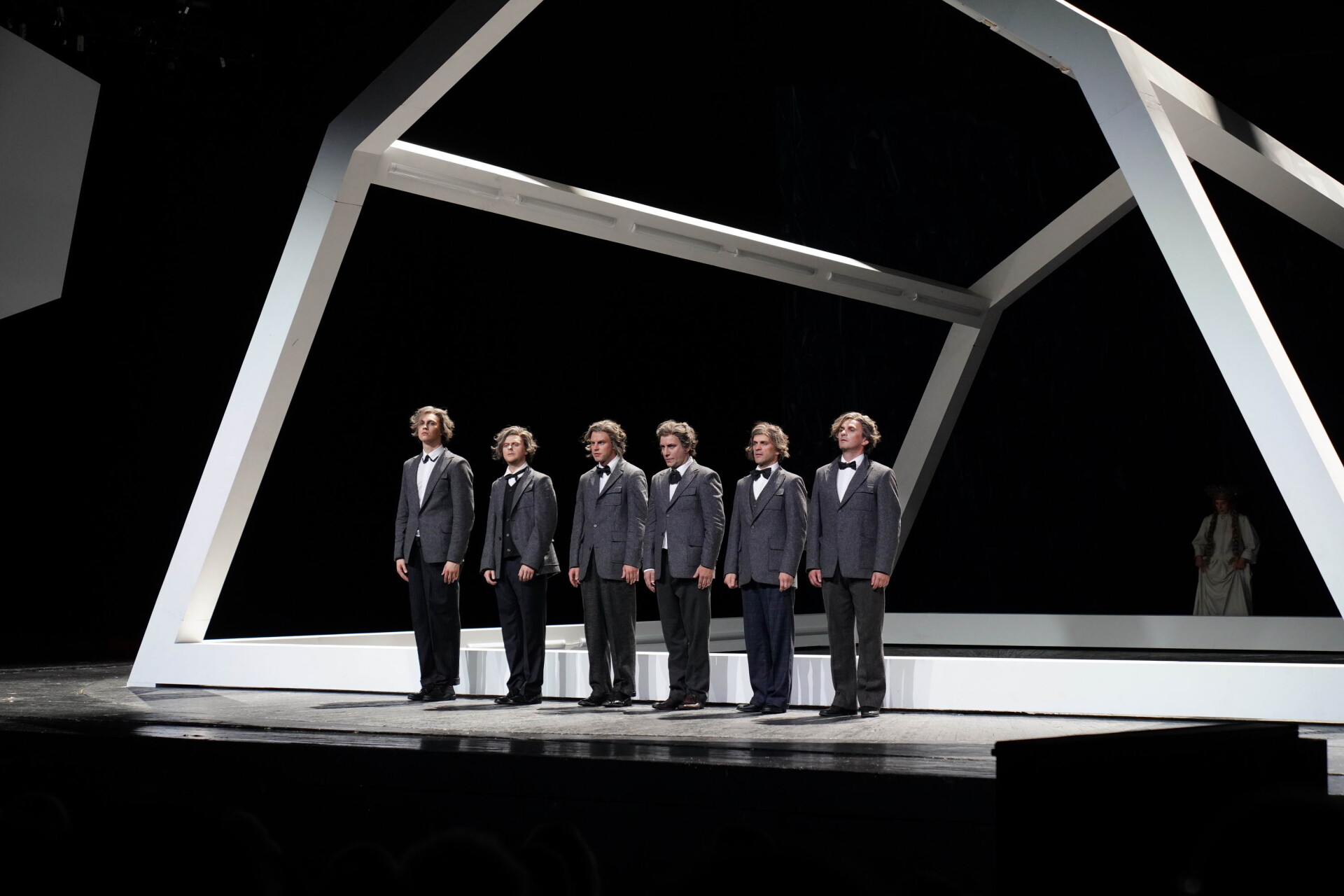 Skats no DT izrādes "Smiļģis" (2021, rež. Viesturs Kairišs, scen. Ieva Jurjāne) // Foto - Kristaps Kalns