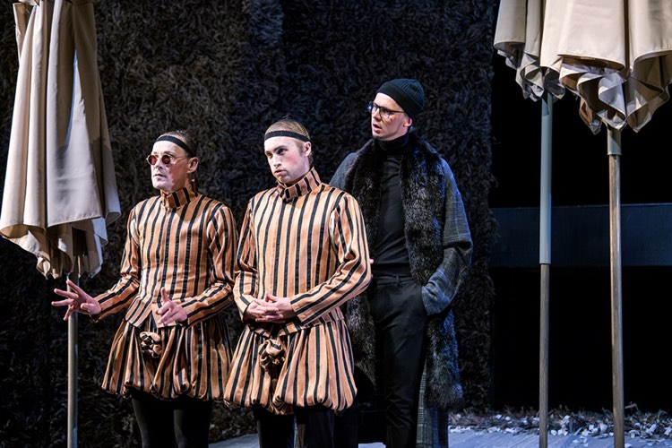 Skats no VDT izrādes "Hamlets" (rež. I. Roga, 2019) // Foto – Mārtiņš Vilkārsis