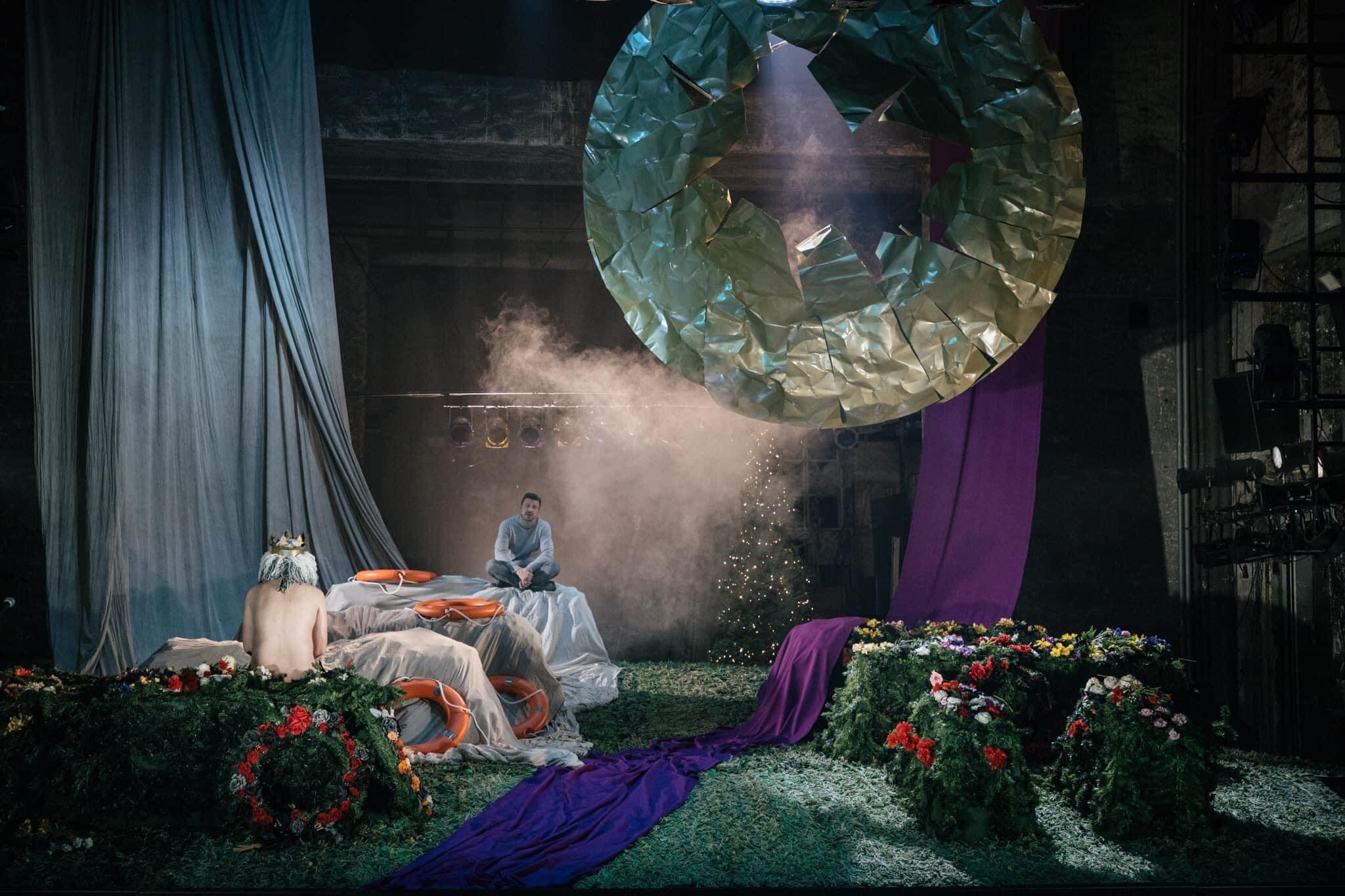 Skats no izrādes "Grimmi" (2022, rež. E. Seņkovs) // Foto – Justīne Grinberga