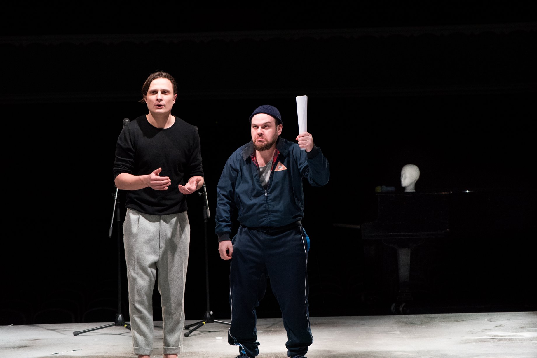 Skats no izrādes "Cilvēks parastais" (Daugavpils teātris, rež. Lucina Sosnovska) // Publicitātes foto