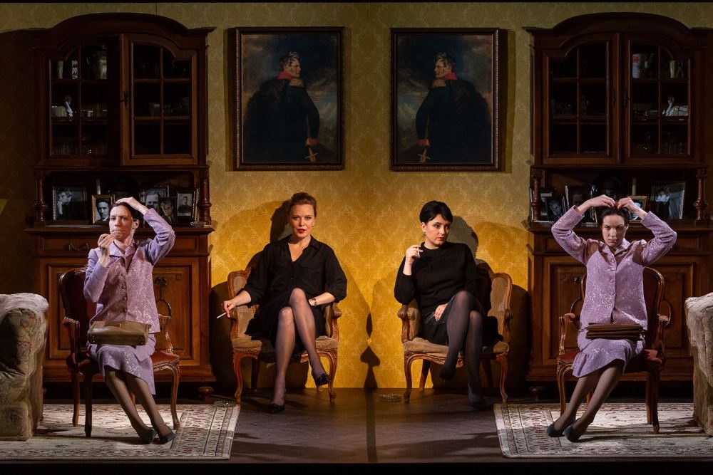 Skats no izrādes "Atnāc mani vēl satilkt" // Foto – Jānis Deinats