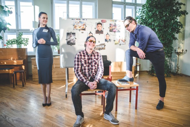 Skats no izrādes "Veiksmes akadēmija" Dirty Deal Teatro // Publicitātes foto