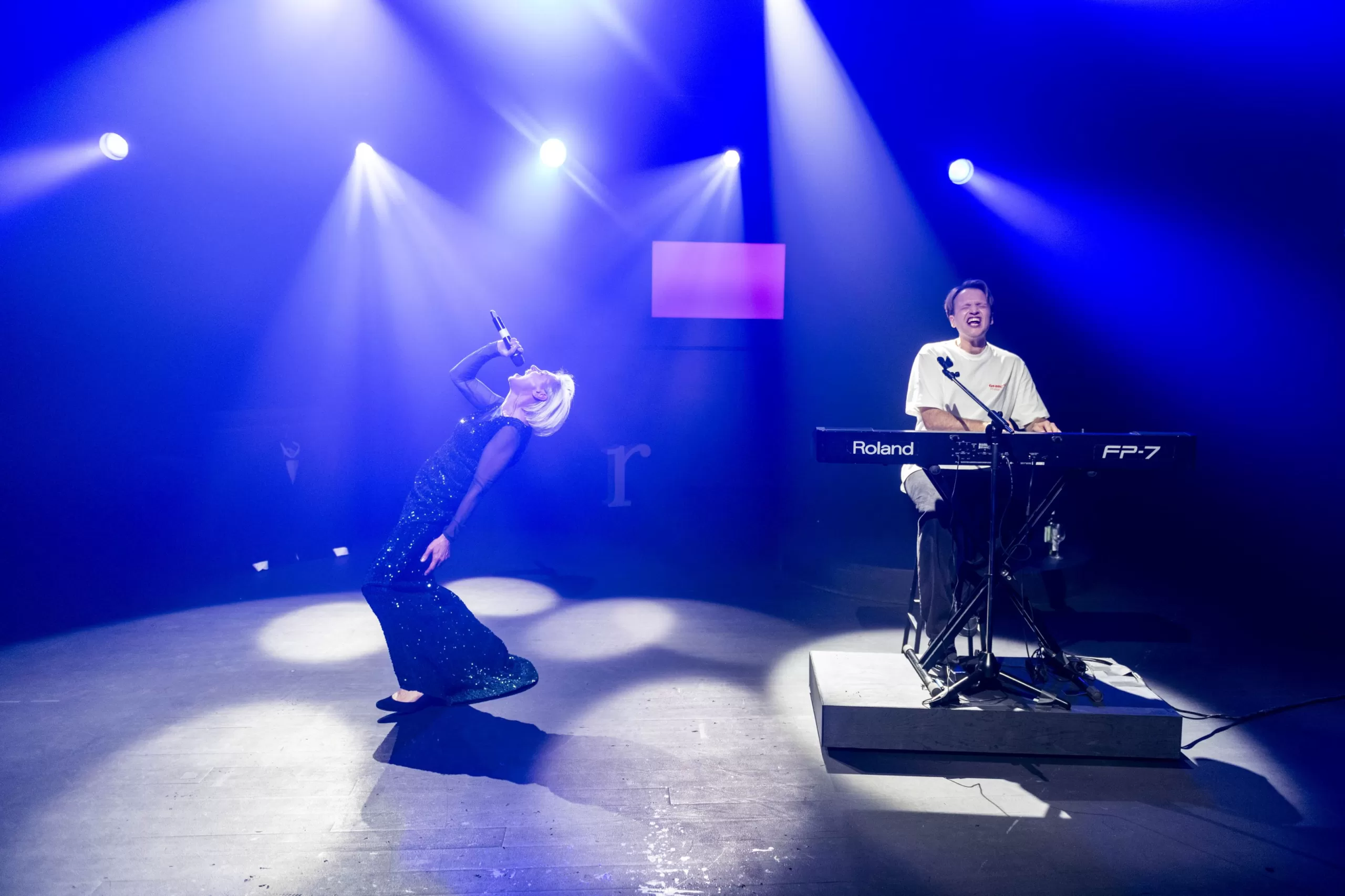 Skats no LNDT izrādes "Stendaps jēgai un bezjēdzībai" (2024, rež. Egle Švedkauskaite) // Foto – Rokas Morkūnas