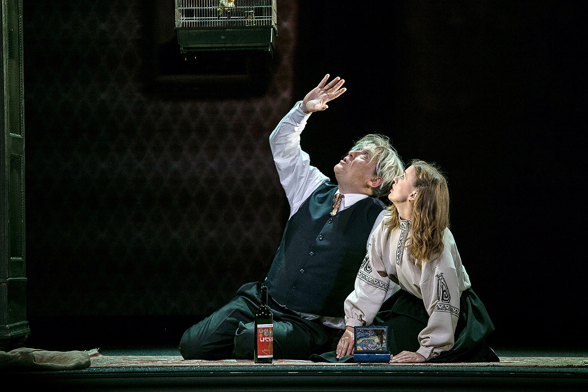 Imants Strads un Inese Pudža VDT izrādē "Lūcis" // Foto – Matīss Markovskis