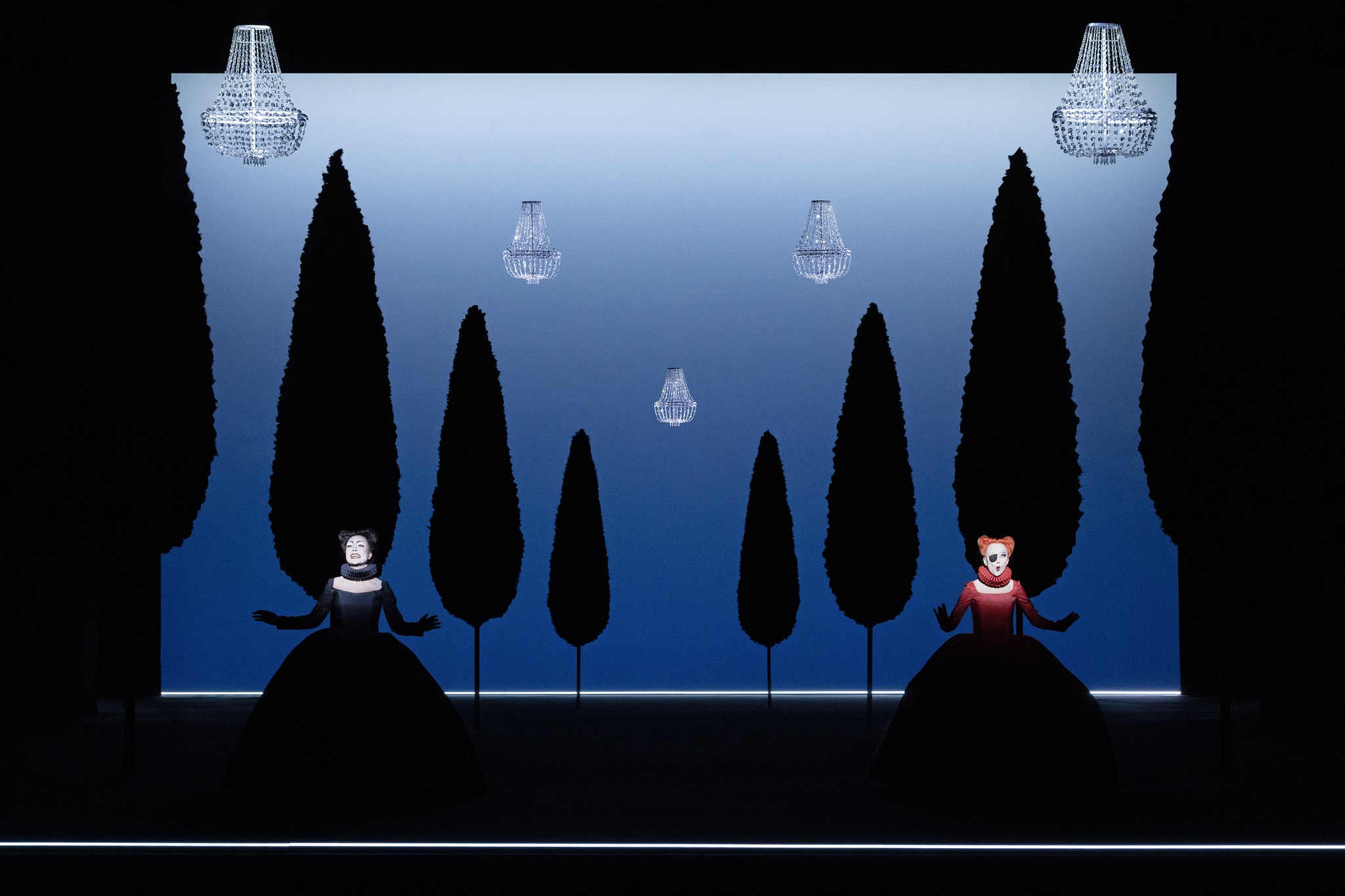 Skats no Roberta Vilsona izrādes "Septiņas vientulības" Nacionālajā Kauņas Drāmas teatrī // Foto – Lucy Jansch