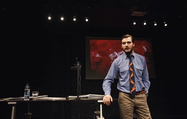 Skats no "Dirty Deal Teatro" izrādes "Zudusī Antarktīda" // Foto – Inga Plūme
