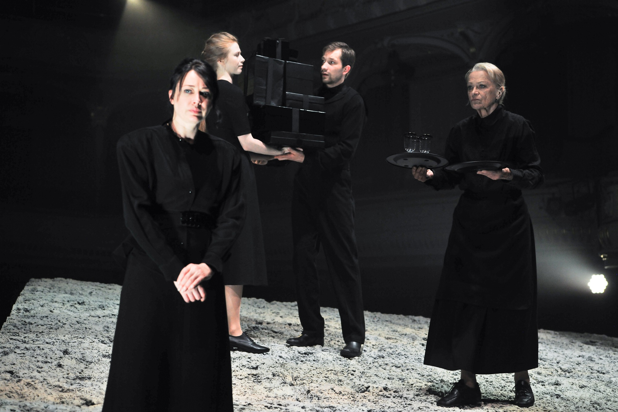 Skats no NT izrādes "Asins kāzas" // Foto – Kristaps Kalns