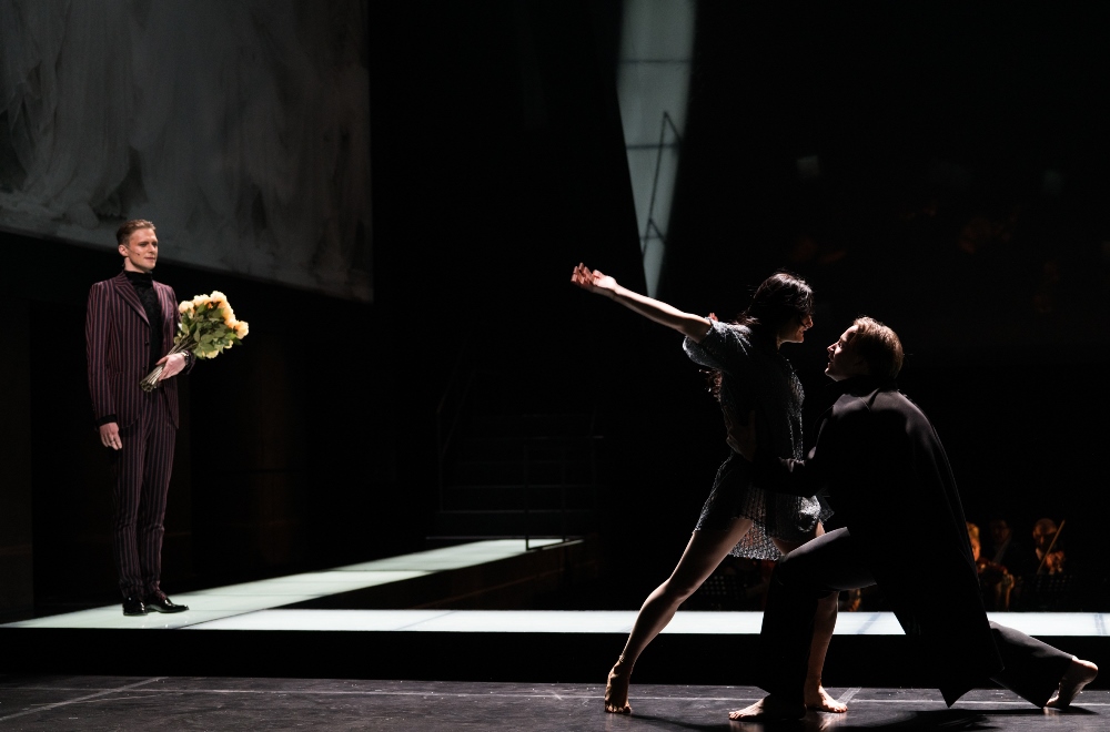 Skats no izrādes "Doriana Greja portrets" // Foto – Mārtiņš Vilkārsis