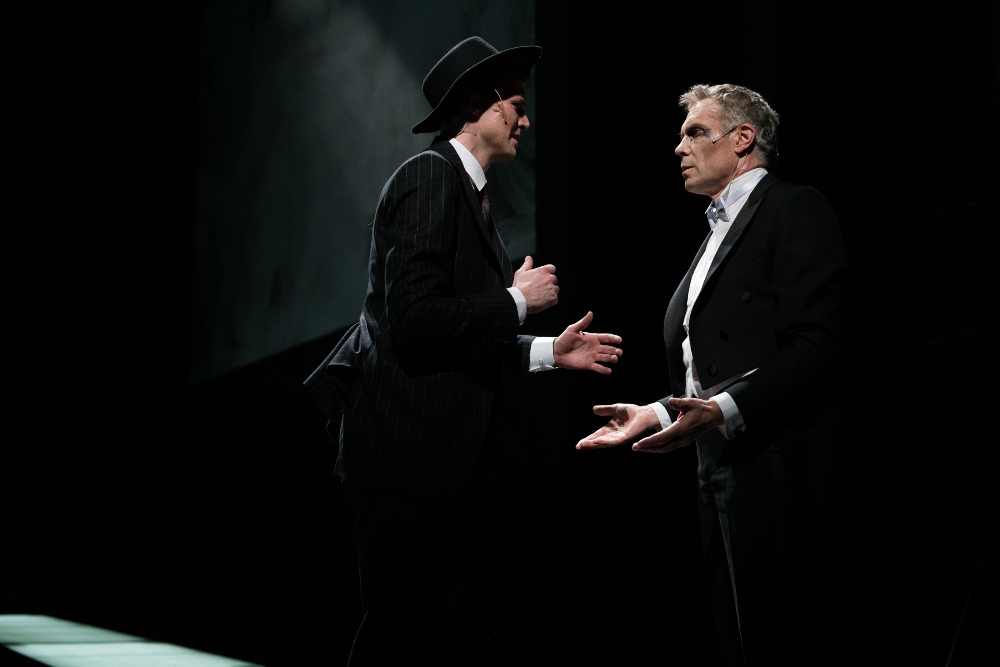 Dorians Grejs – Dainis Grūbe, lords Henrijs Votons – Juris Žagars // Foto – Mārtiņš Vilkārsis