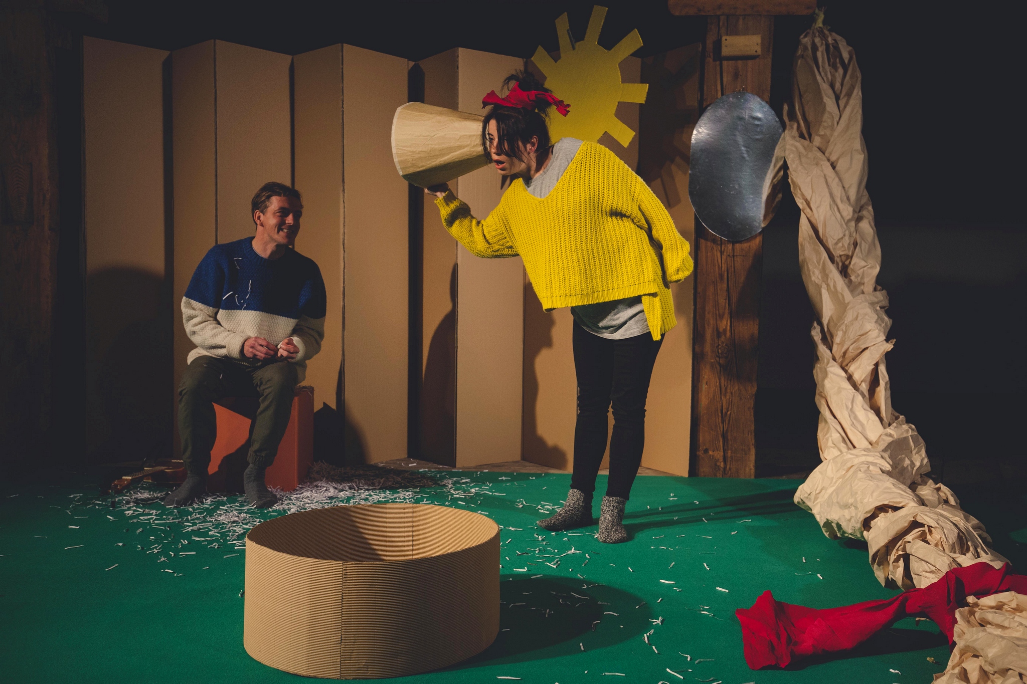 Skats no DDT izrādes "Piepilīgie vārdi" (2015, rež. Paula Pļavniece) // Foto - Inga Plūme