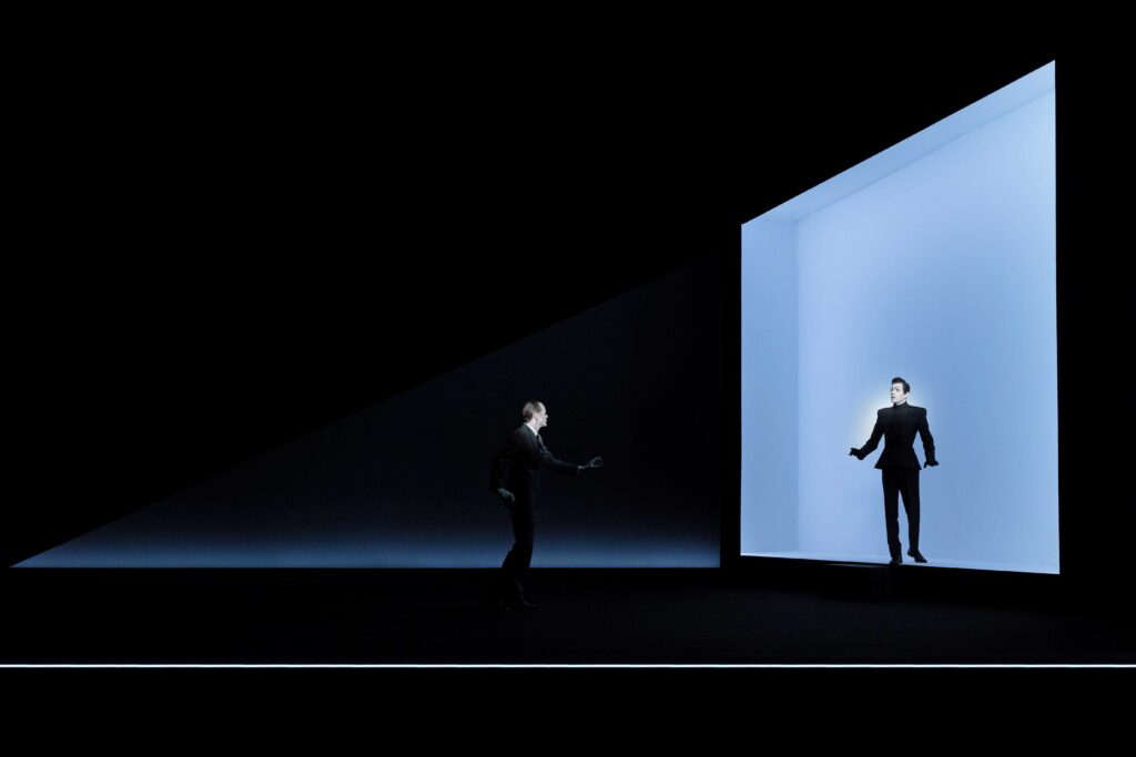 Skats no Roberta Vilsona izrādes “7 vientulības” // Foto – Lucie Jansch