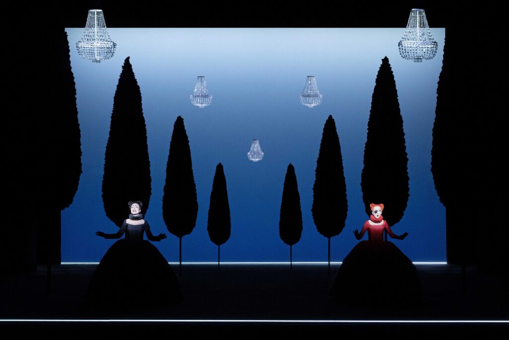 Skats no Roberta Vilsona izrādes “7 vientulības” // Foto – Lucie Jansch