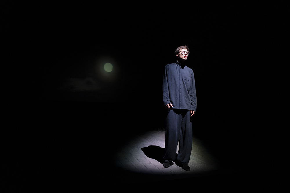 Mārtiņš Meiers - Hamlets izrādē "Hamlets" (2019, "Spēlmaņu nakts 2019" balva kategorijā "Gada aktieris") // Foto - Mārtiņš Vilkārsis