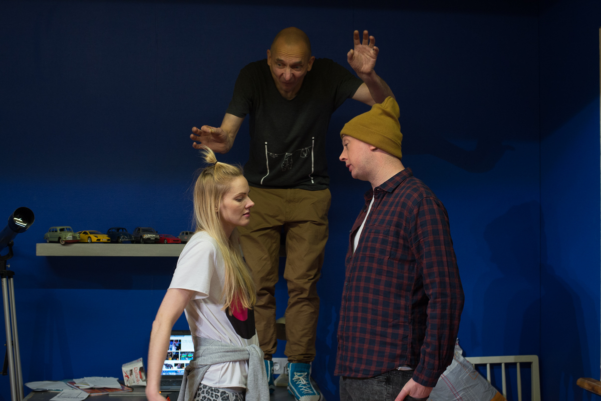 Tija – Zane Aļļēna, Icikēriks – Varis Klausītājs, Miķelis – Kristians Kareļins // Foto – Jānis Sēlis