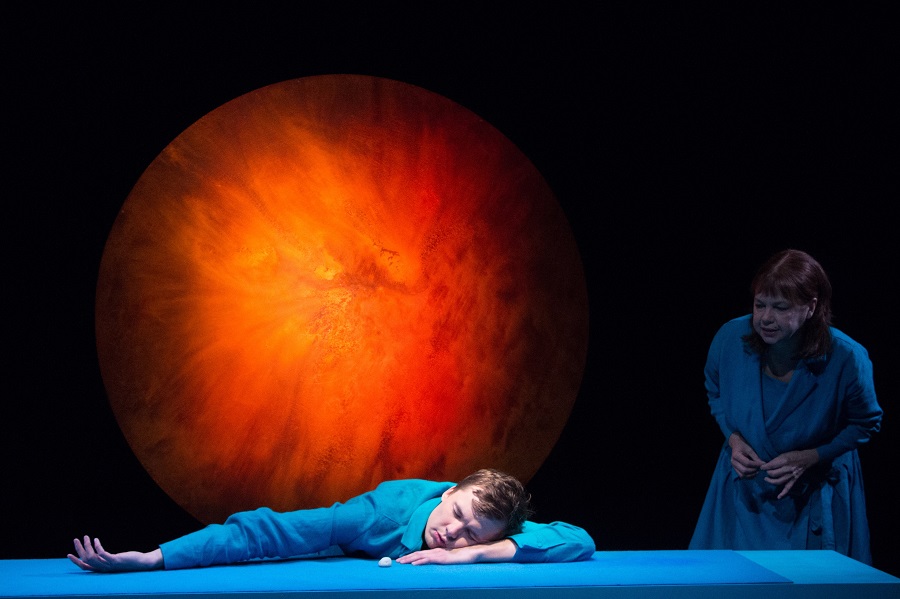 Mārtiņš Meiers un Inese Ramute izrādē "Bērns, vārdā Rainis" // Foto – Matīss Markovskis