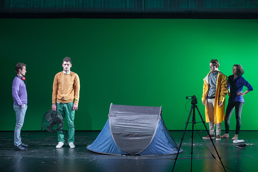 Skats no izrādes "Mizantrops" // Foto – Ziedonis Safronovs