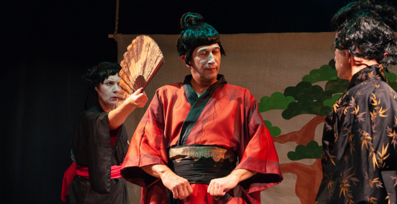 Skats no Jelgavas Studentu teātra izrādes “Kjogenstāsti” (rež. Kalevs Kudu, Astra Kacena) // Publicitātes foto