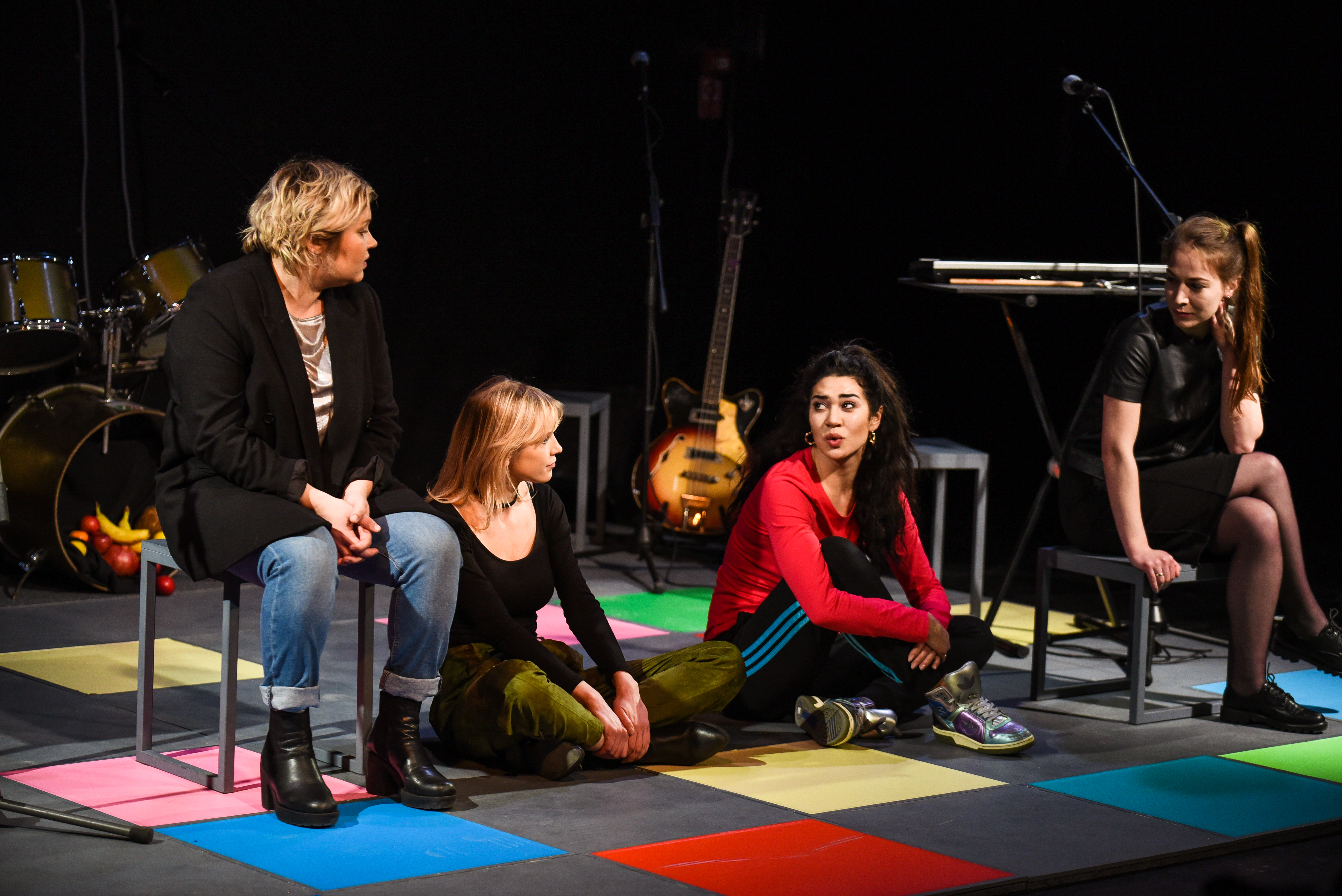 Skats no izrādes "Klubs "Paradise"" (2019) // Foto – Aivars Ivbulis