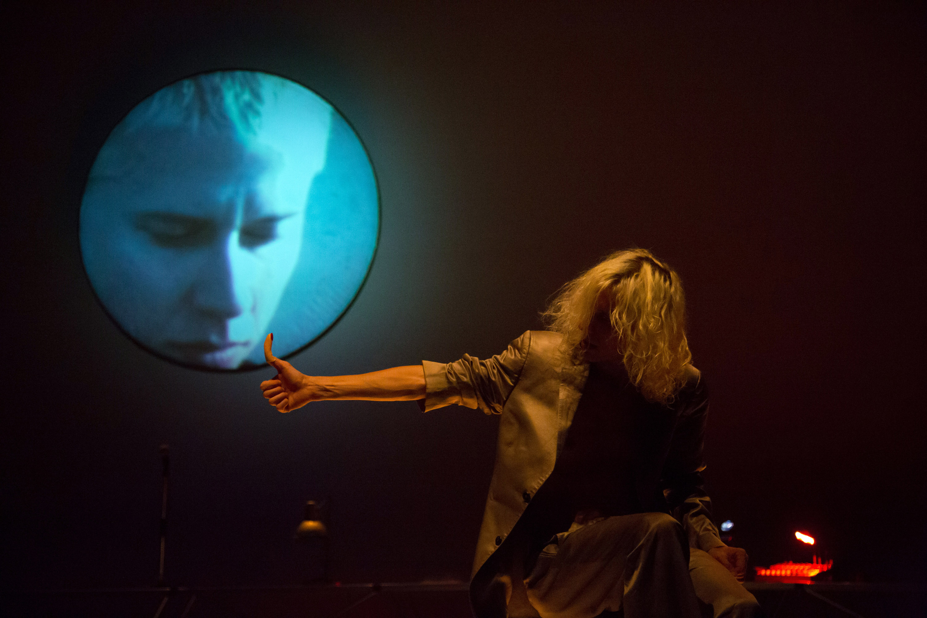 Skats no izrādes "MDLSX" // Foto – Nada Zgank