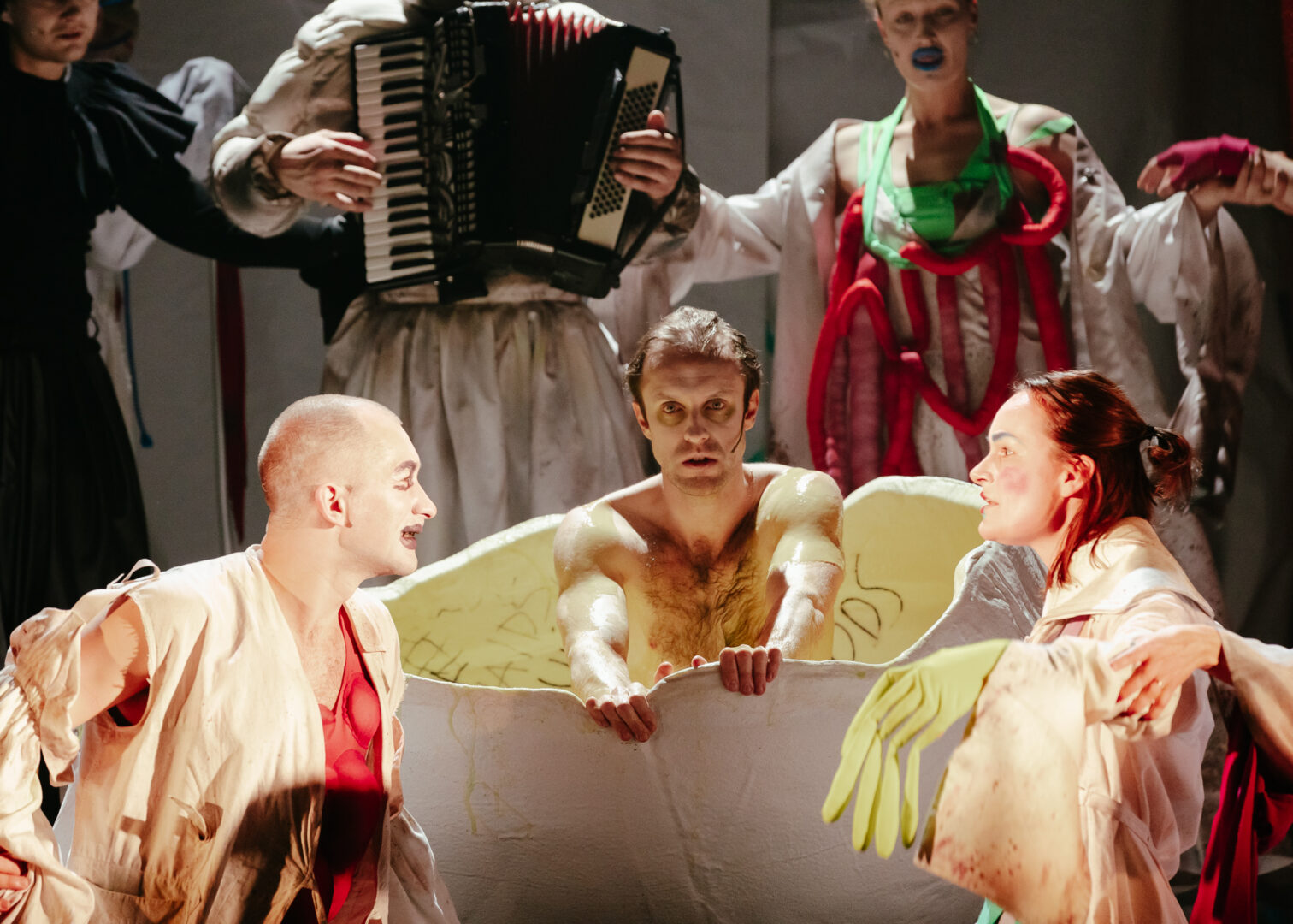 Skats no LNT izrādes "Marats/Sads" (2024) // Foto – Agnese Zeltiņa