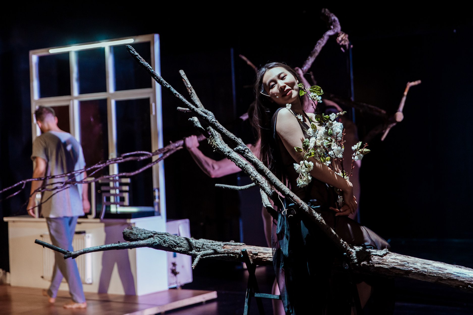 Skats no K.Serebreņņikova izrādes "Outside" // Publicitātes foto