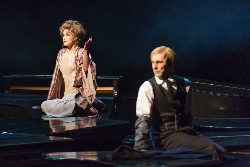 Ilze Ķuzule-Skrastiņa – Loļečka DT izrādē "Peldošie - ceļojošie. II daļa" // Foto – Gunārs Janaitis