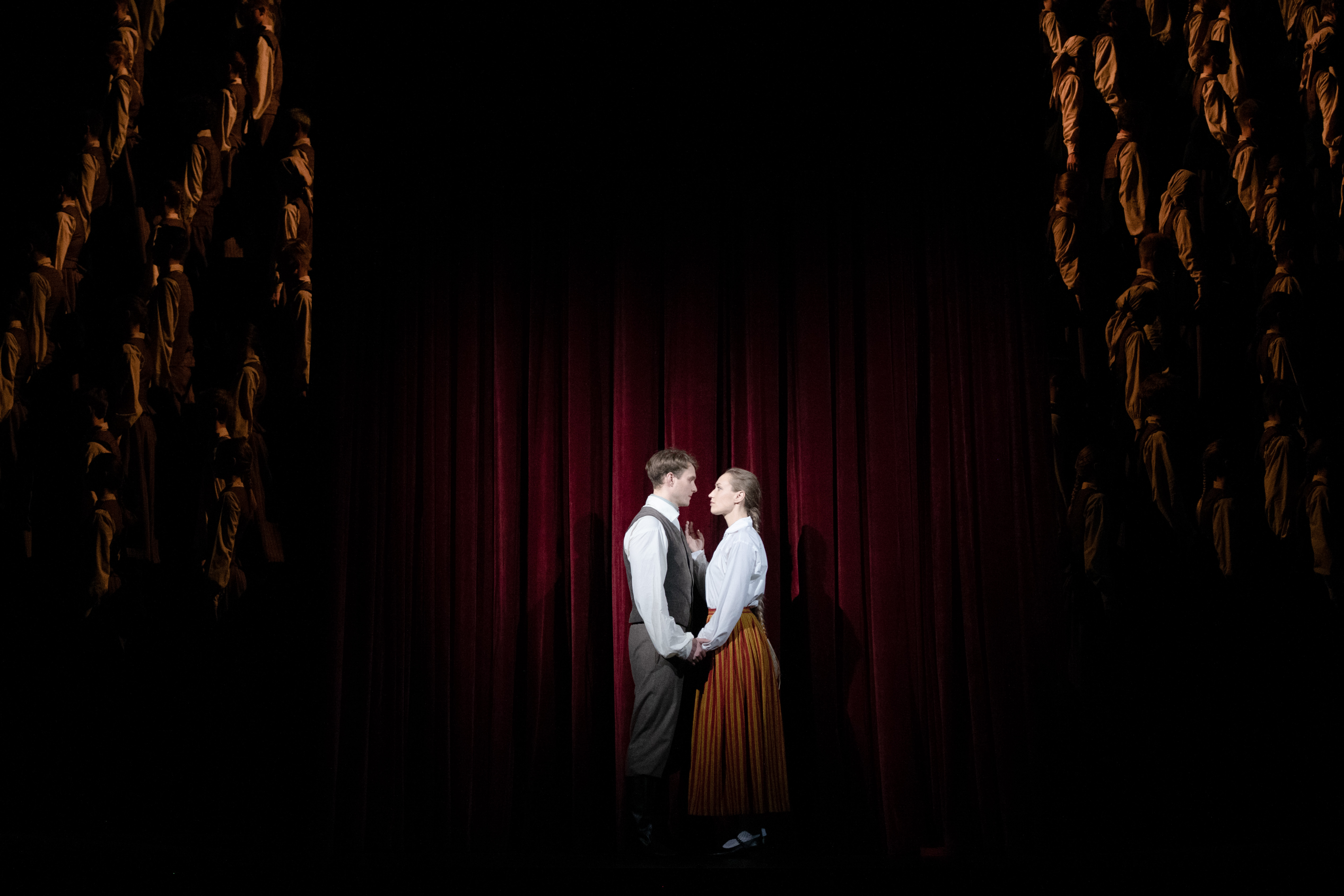 Skats no LNT izrādes "Pūt, vējiņi!" (rež. E. Seņkovs) // Foto – Kristaps Kalns