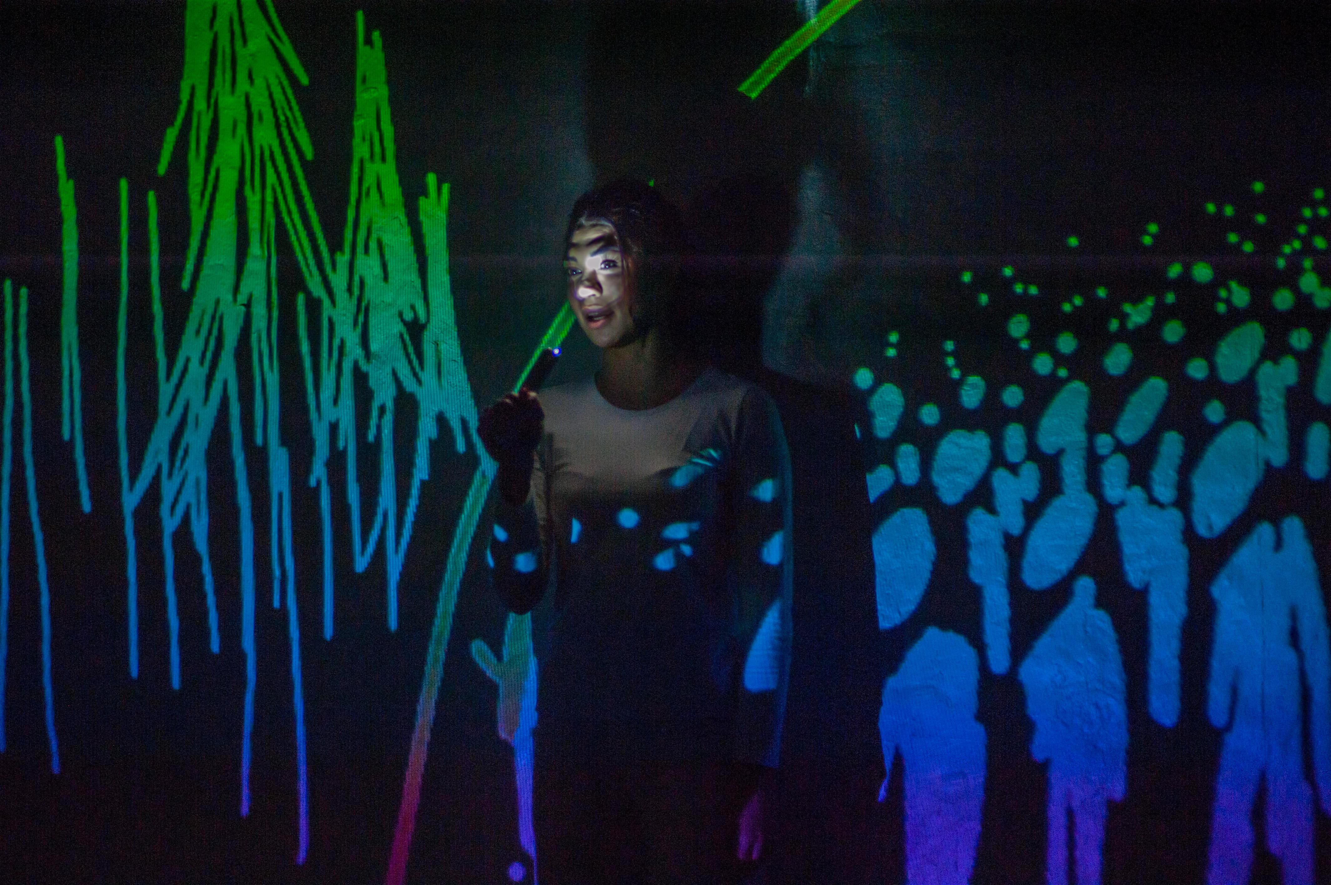 Skats no izrādes "Lidojošais šķīvītis" (2017) // Foto – Jānis Amoliņš