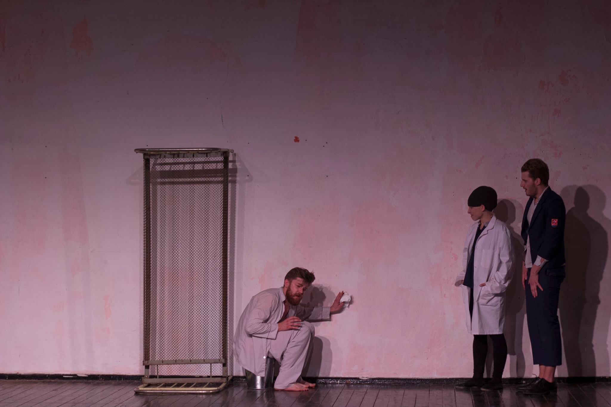 Skats no izrādes "Melnā sperma" // Foto – Elmārs Sedols