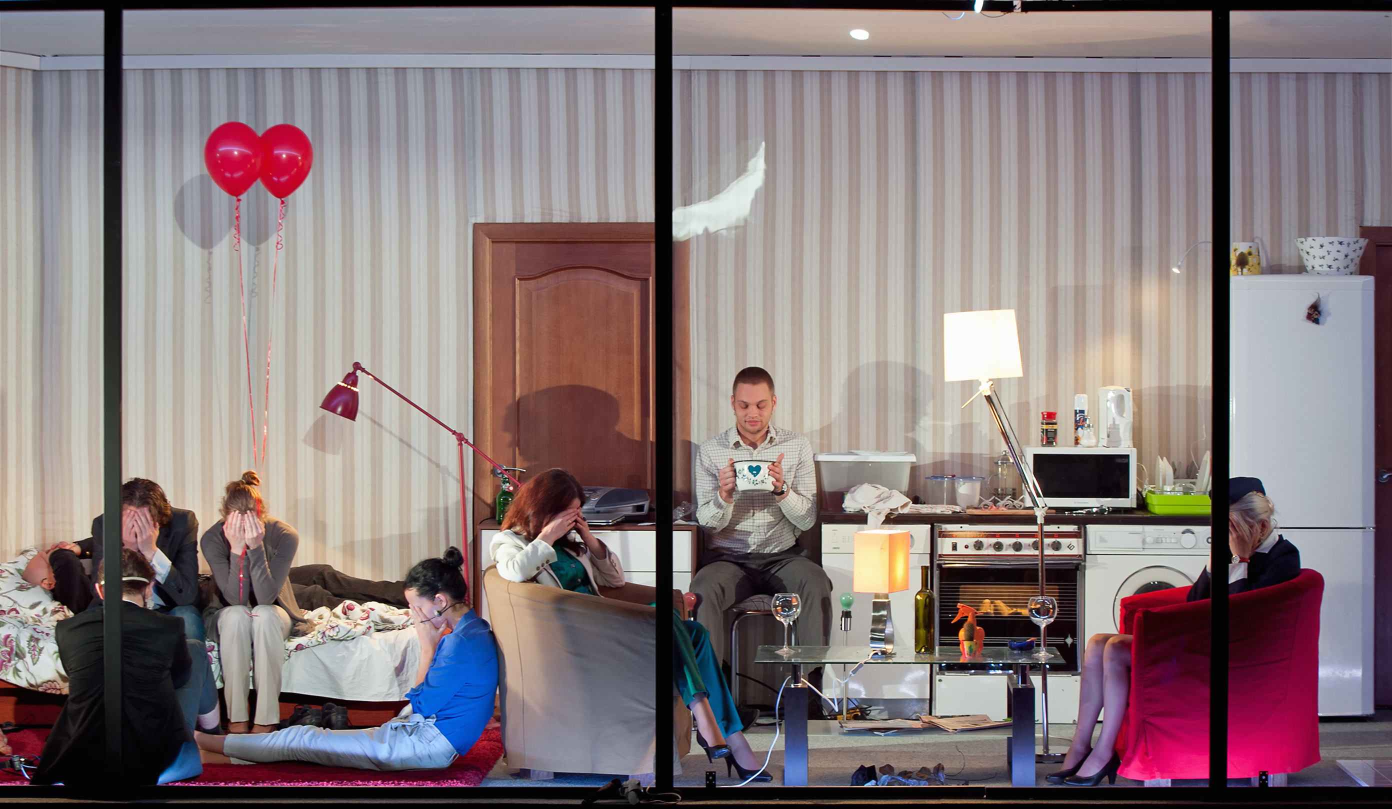 Skats no Liepājas teātra izrādes "Stavangera (Pulp People)" // Foto – ZIedonis Safronovs